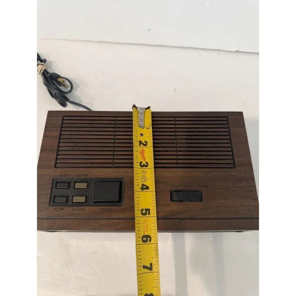 Vintage GE General Electric Clock Radio AM/FM Digital LED Walnut Grain 7-4640A